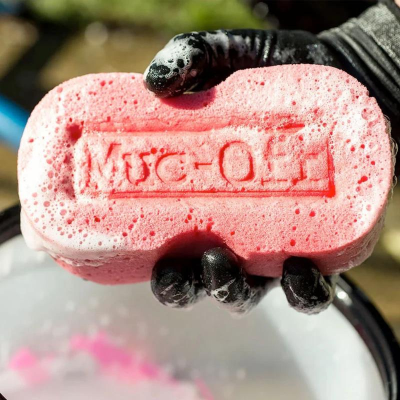 Muc-Off - Expanding Microcell Sponge lifestyle image of product