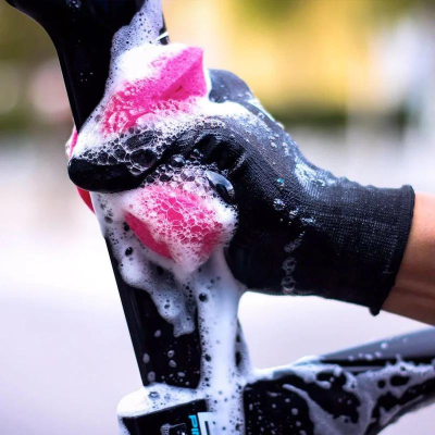 Muc-Off - Expanding Microcell Sponge lifestyle image of product